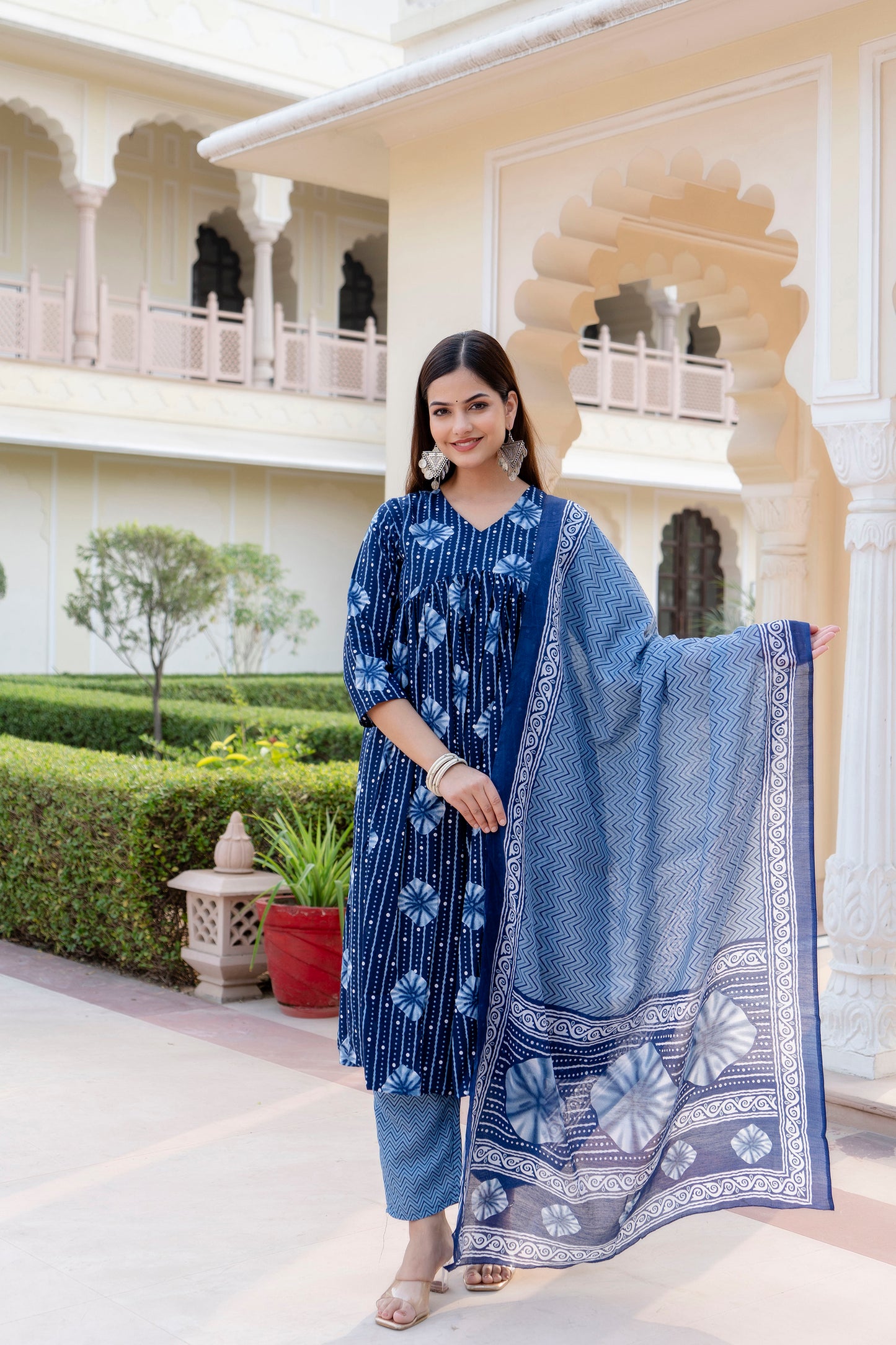 Women Indigo Printed Kurta and Pant Set With Dupatta