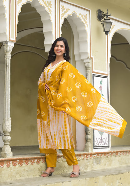 Women Printed Kurta and Pant Set With Dupatta